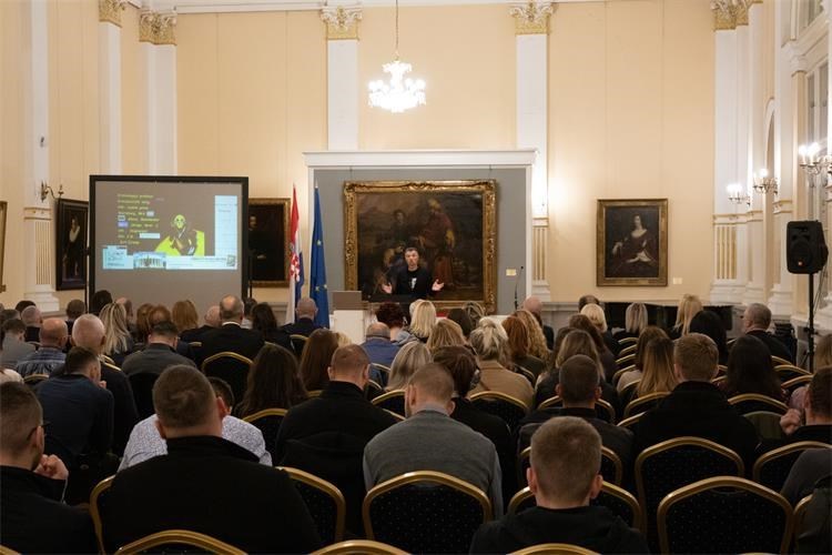 Slika /vijesti/2019/umjetnine/11-11-kriminalitet-na-stetu-umjetina-12.jpg